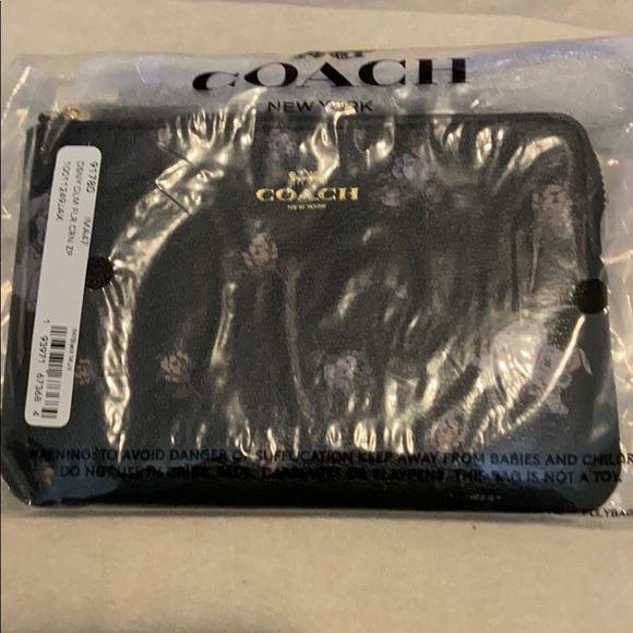 Disney X Coach Zip Wristlet With Dalmatian Floral - Picture 3 of 3